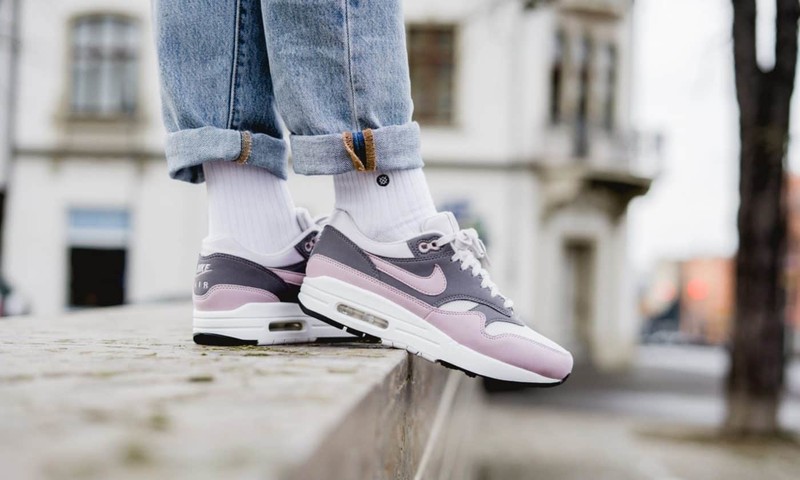 Nike air max 1 dark grey 2024 purple & pink